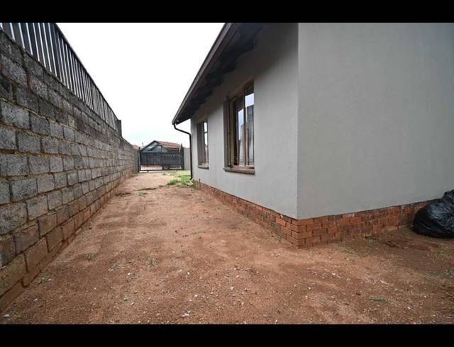 2 BEDROOM HOUSE FOR SALE IN PROTEA GLEN EXT